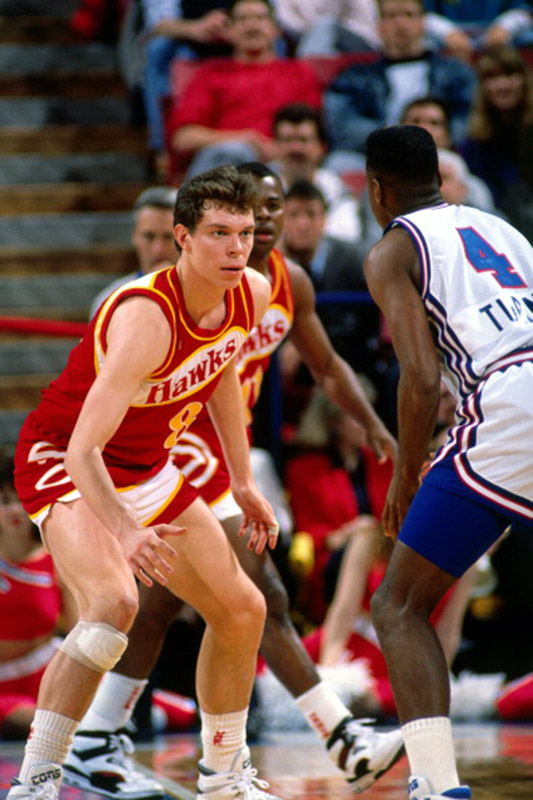 SACRAMENTO - JANUARY 16: Alexander Volkov #8 of the Atlanta Hawks defends against Henry Turner #4 of the Sacramento Kings on January 16, 1990 at Arco Arena in Sacramento, California. NOTE TO USER: User expressly acknowledges and agrees that, by downloading and/or using this photograph, user is consenting to the terms and conditions of the Getty Images License Agreement. Mandatory Copyright Notice: Copyright 1990 NBAE (Photo by Rocky Widner/NBAE via Getty Images)