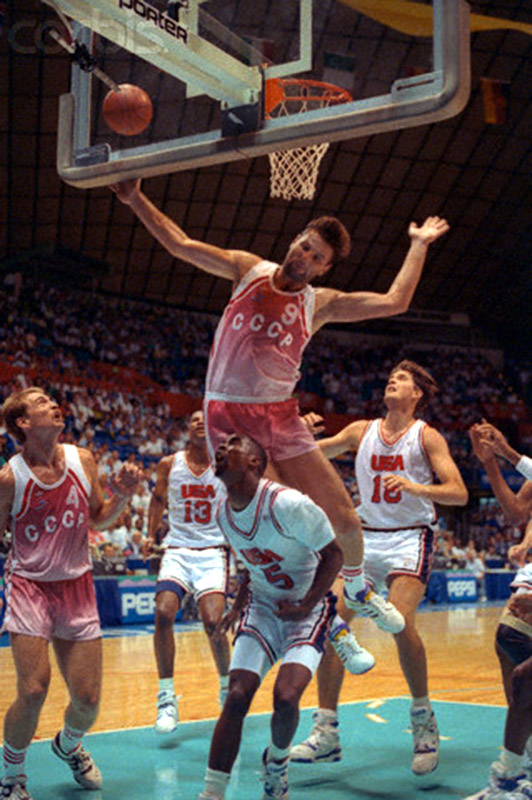 24 Jul 1990, Seattle, Washington, USA --- Seattle: United States Soviet Union Goodwill Games Basketball. Kenny Anderson (5) of Georgia Tech is bottom man as Soviet Valeri Tikhonenko (9) soars to the basket during Goodwill Games action 7/24. At left is Billy Owens of Syracuse. At right is Christian Laettner of Duke. --- Image by © Bettmann/CORBIS